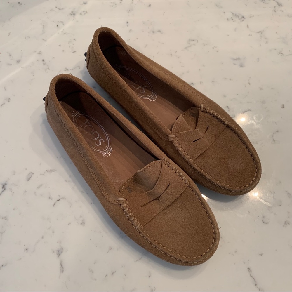 Tod’s Gommino Driving Shoes Loafers in Tan Suede
